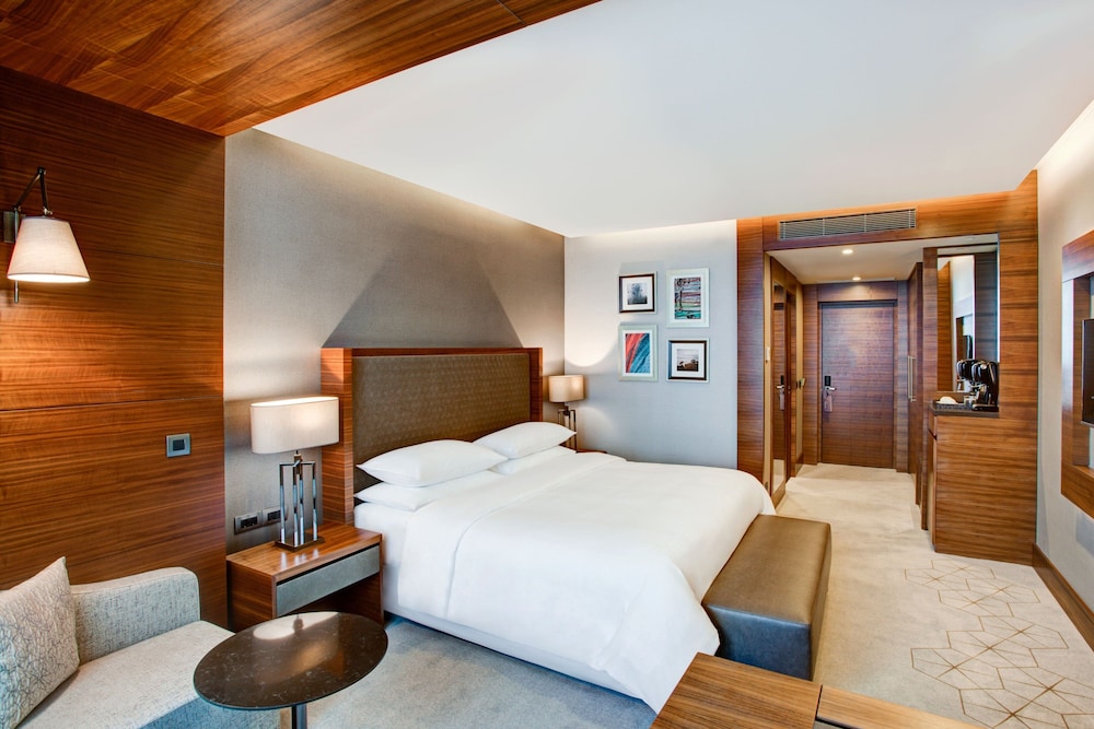 Deluxe Room, 1 King Bed, Sea View
