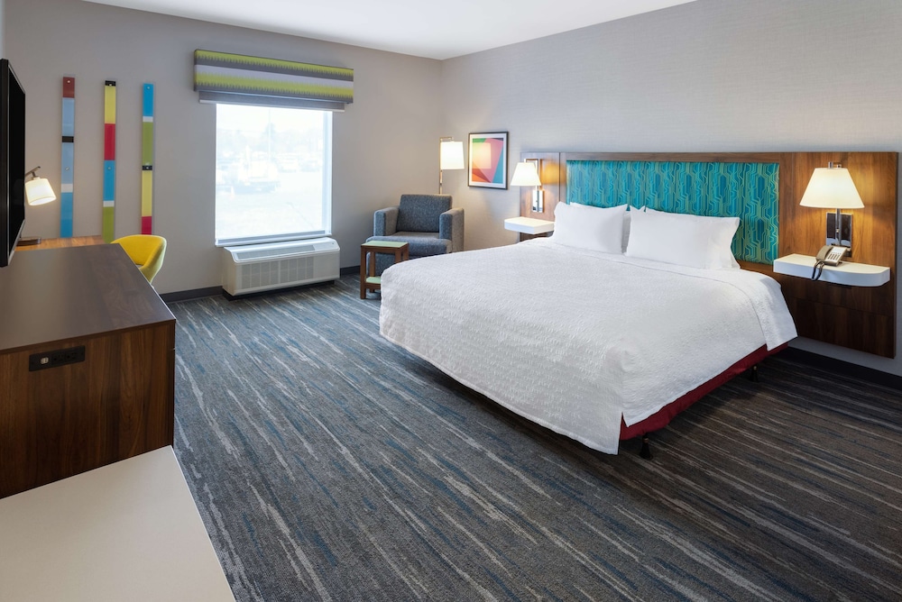 Room, 1 King Bed, Accessible (Roll-In Shower) - Photo 3