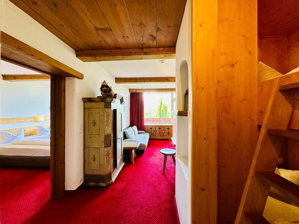 Family Suite, Balcony, Mountain View photo 1