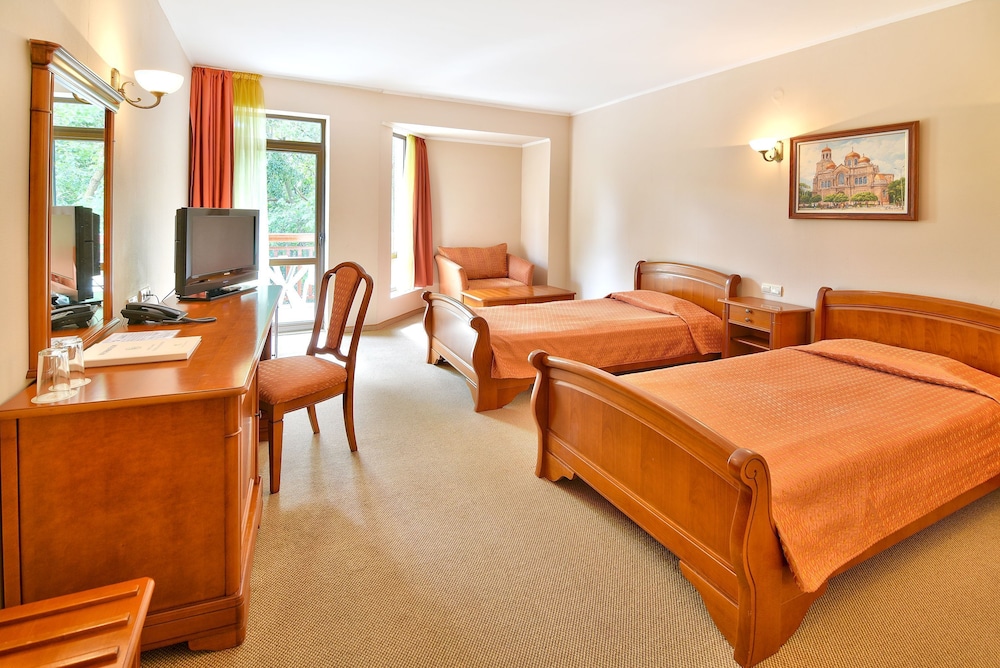Double or Twin Room (Healing Hot Mineral Pools - Free Use) photo 1