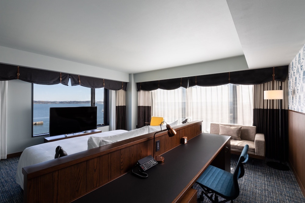 Junior Suite, 1 Bedroom, Ocean View (Corner)