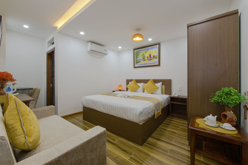 Deluxe Double Room, 1 King Bed, Balcony, Garden View