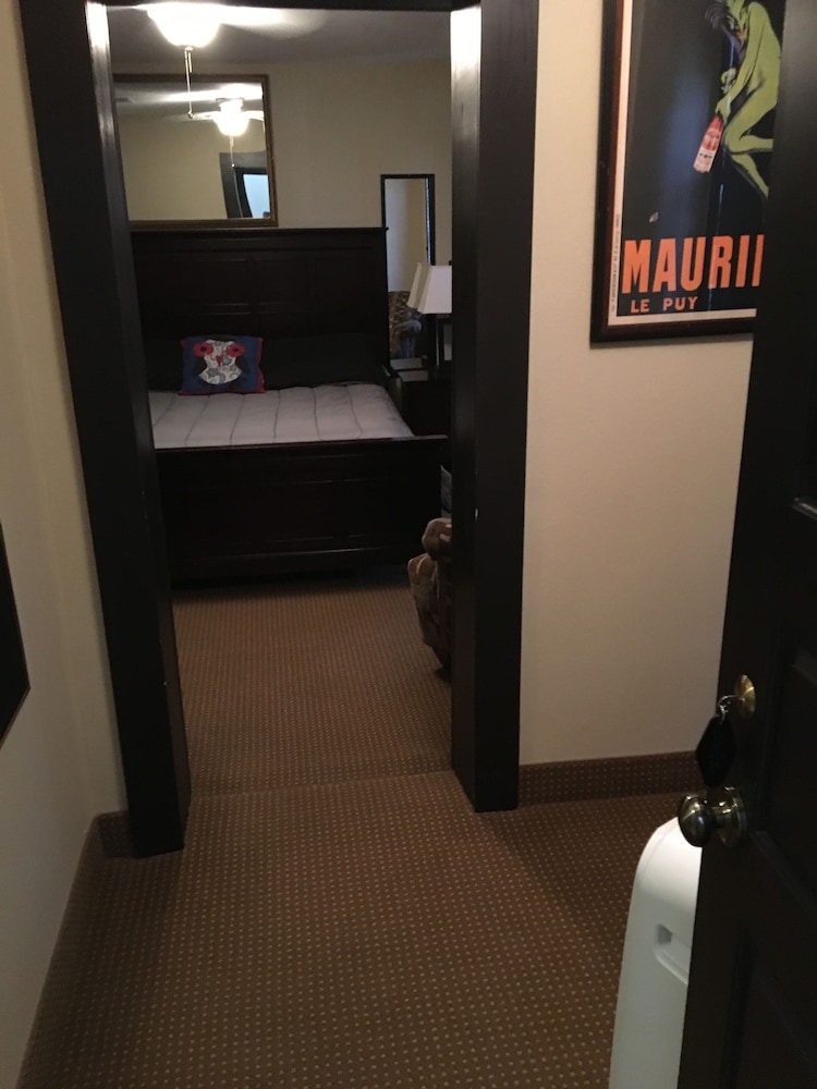 Suite, 1 King Bed photo 1