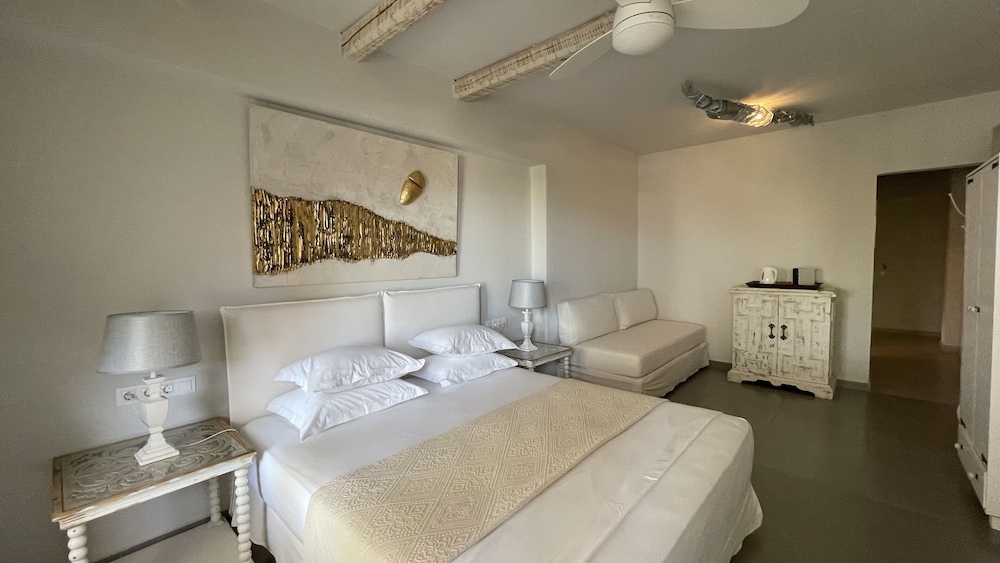 Elegant Sea View Room