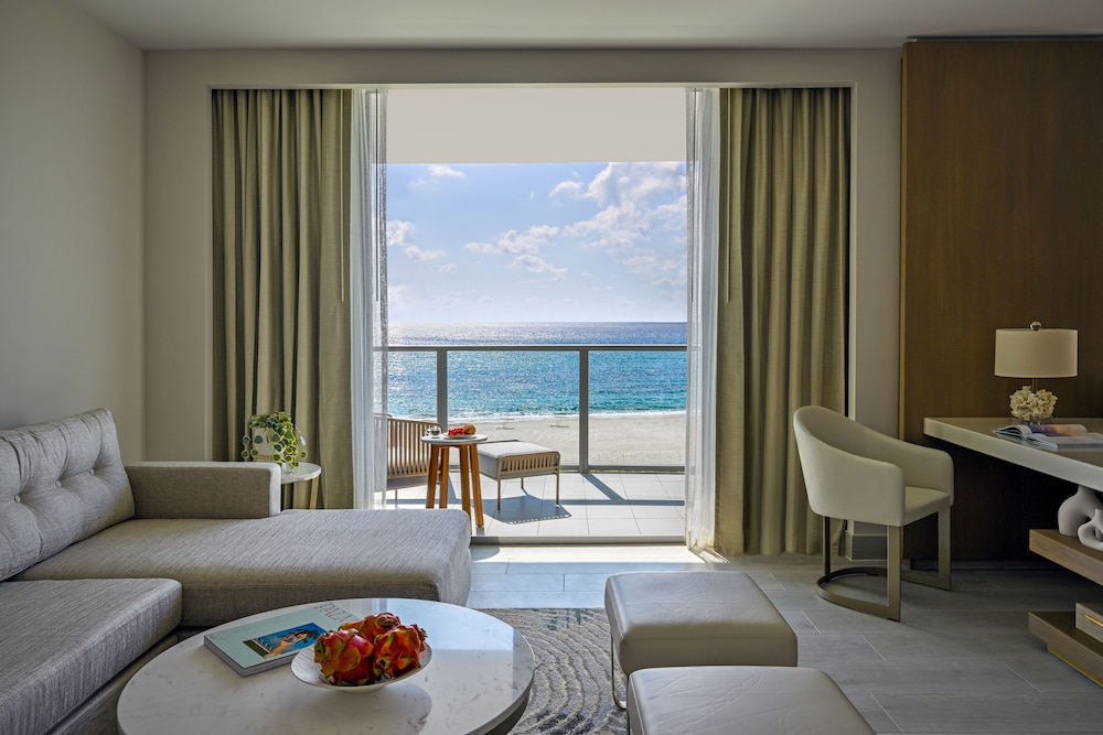 Junior Suite, 1 King Bed, Oceanfront - Photo 4
