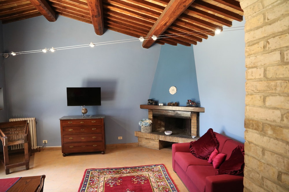 Superior Apartment, Fireplace, Courtyard Area photo 3
