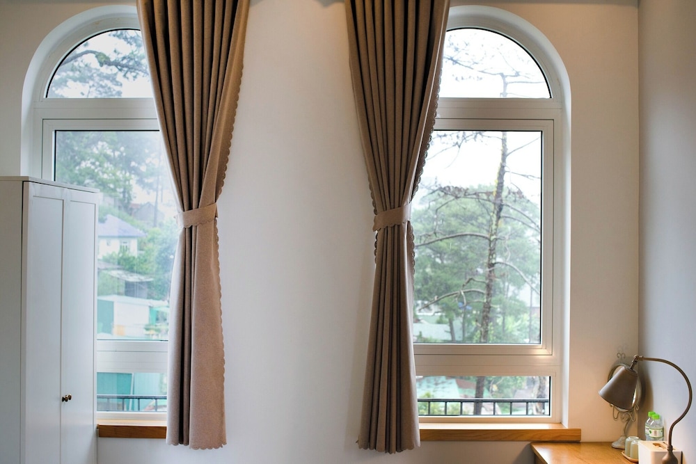 Deluxe Room, Hill View
