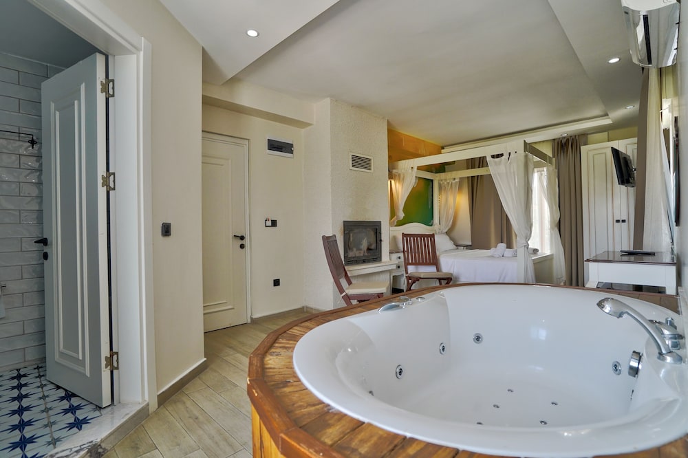 Deluxe Room, Fireplace photo 1