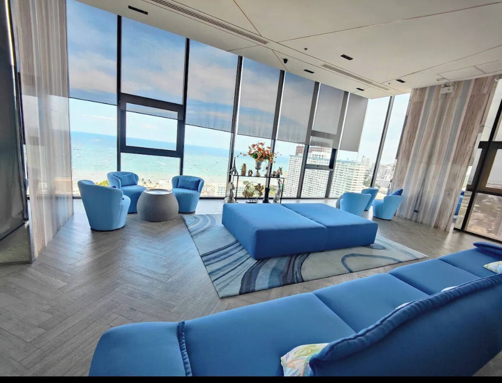 Condo, 2 Bedrooms, Accessible, Smoking