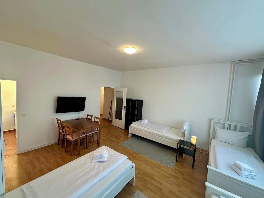 Standard Studio, 1 Bedroom (Excluding 85 Euro Cleaning Fee) photo 2