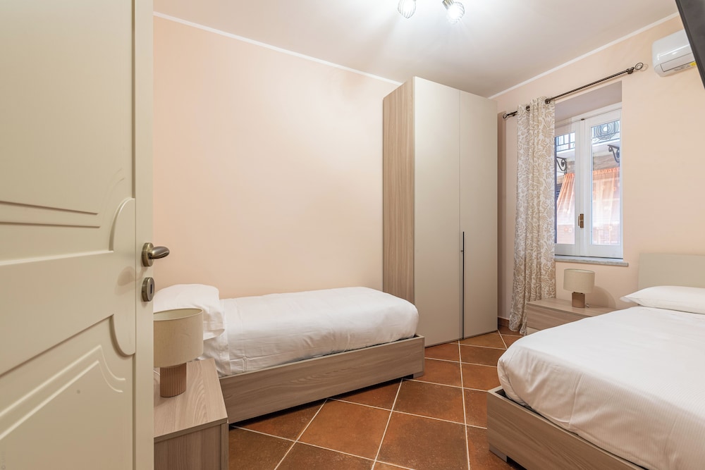Basic Apartment, Multiple Beds, Private Bathroom