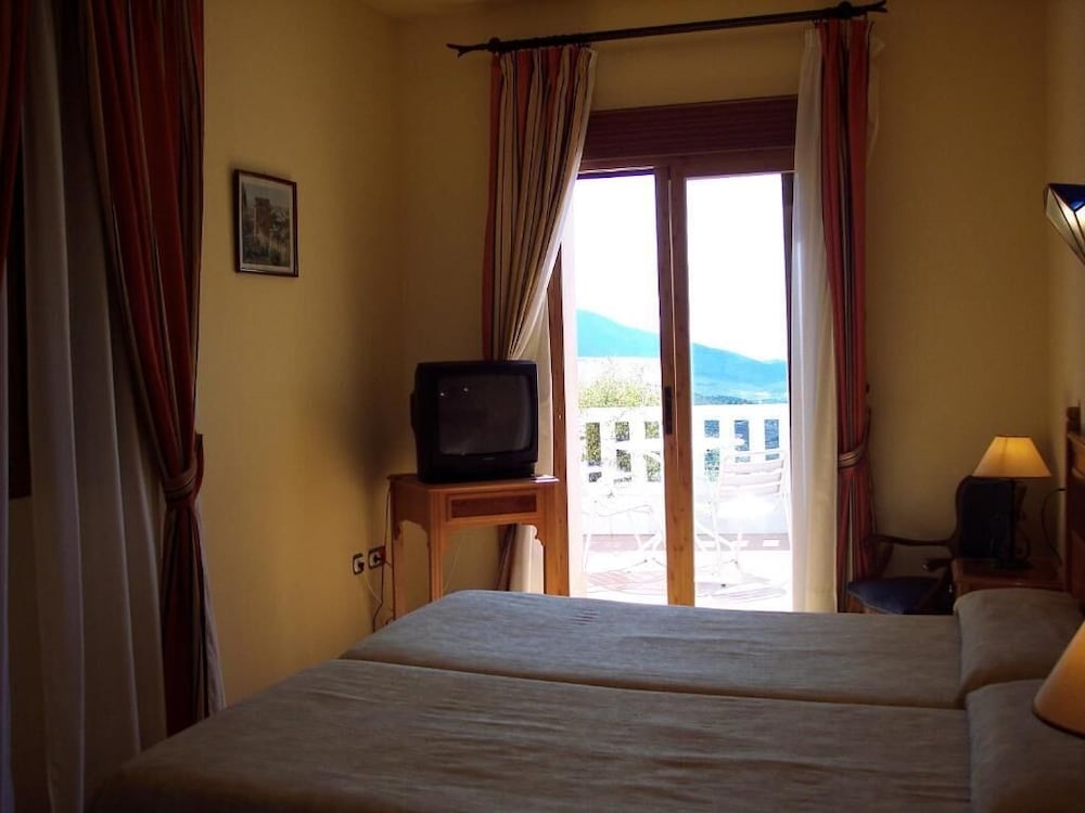 Double Room, 1 Double Bed, Terrace, Mountain View - Photo 3