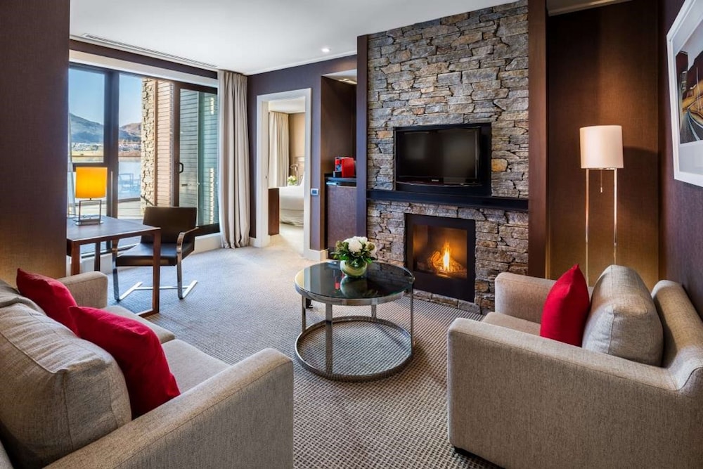 Suite, 1 King Bed (Lake Wakatipu Suite) - Photo 1