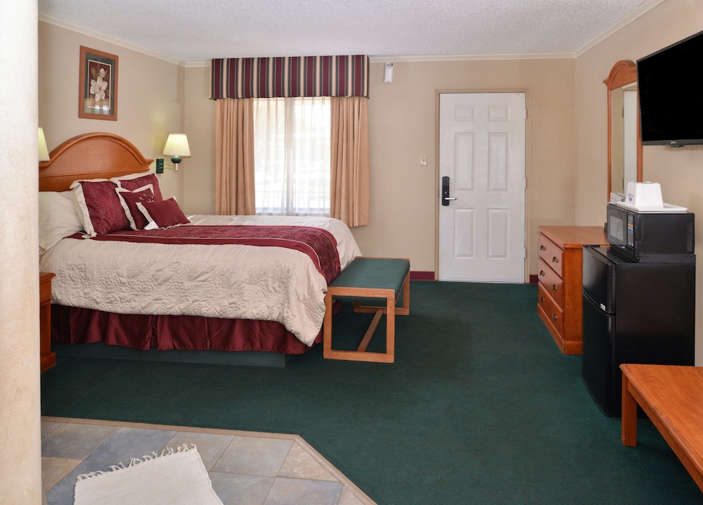 Suite, 1 Queen Bed, Non Smoking, Hot Tub (Jacuzzi) - Photo 1