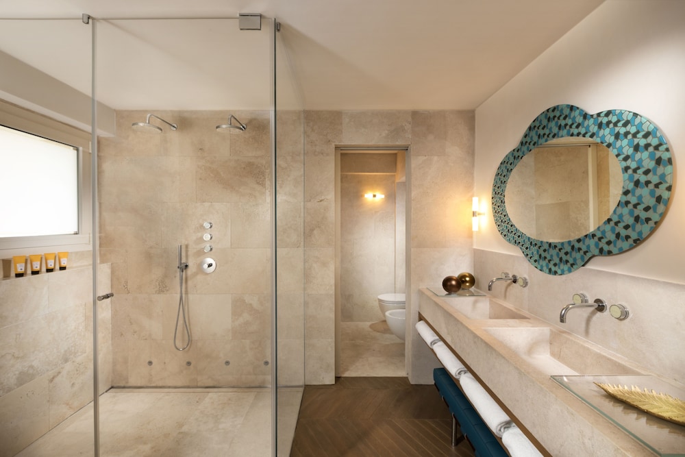 Panoramic Suite, 1 King Bed, Ground Floor (Colosseum View) thumbnail 5