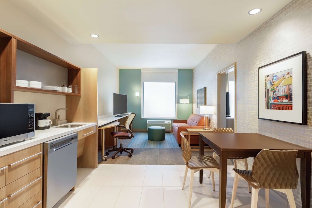 Suite, 1 King Bed, Accessible, Bathtub (Mobility & Hearing) - Photo 2