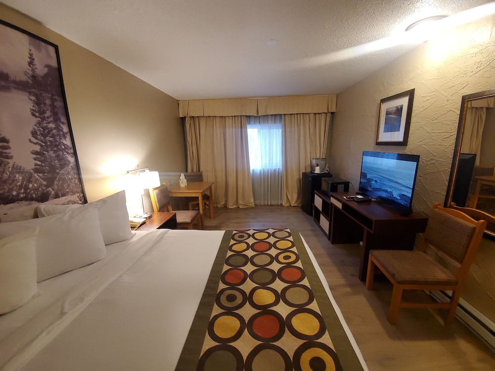 Suite, 1 Queen Bed, Non Smoking, Hot Tub - Photo 1