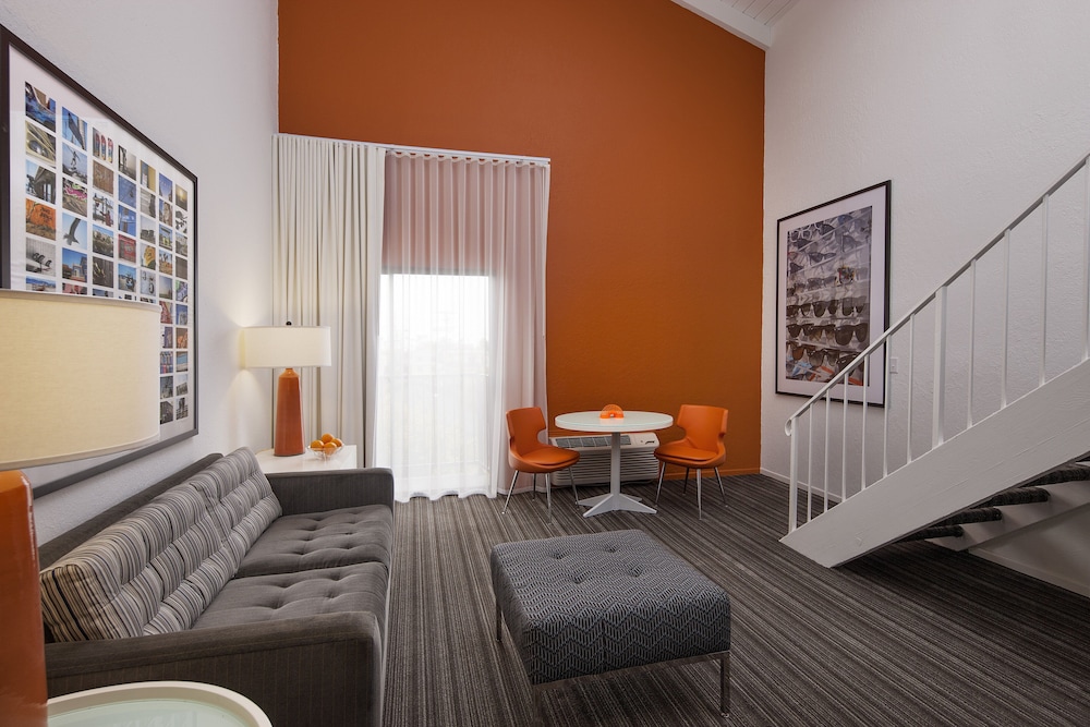 Suite, 1 Queen Bed