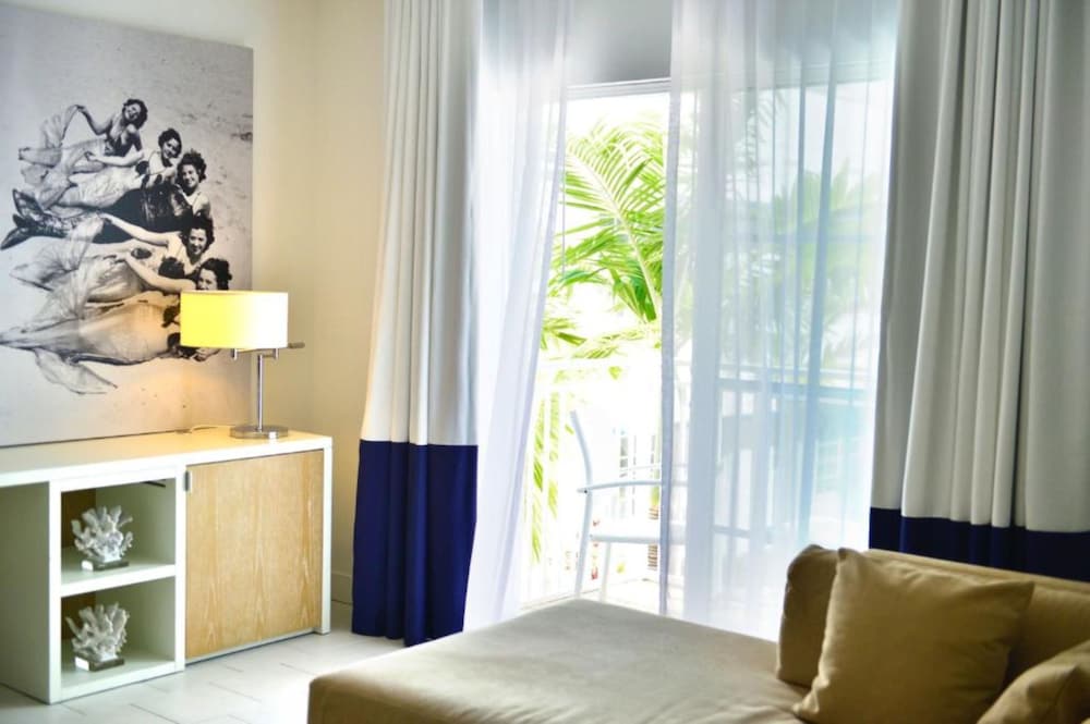 Suite, 2 Bedrooms, Pool View (3 Adults) photo 2
