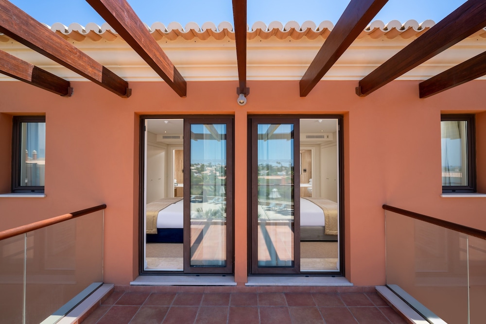 Luxury Townhome, 2 Bedrooms, Pool View - Photo 5