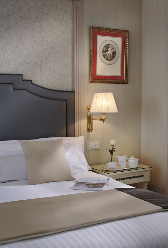 The Level, Deluxe Room