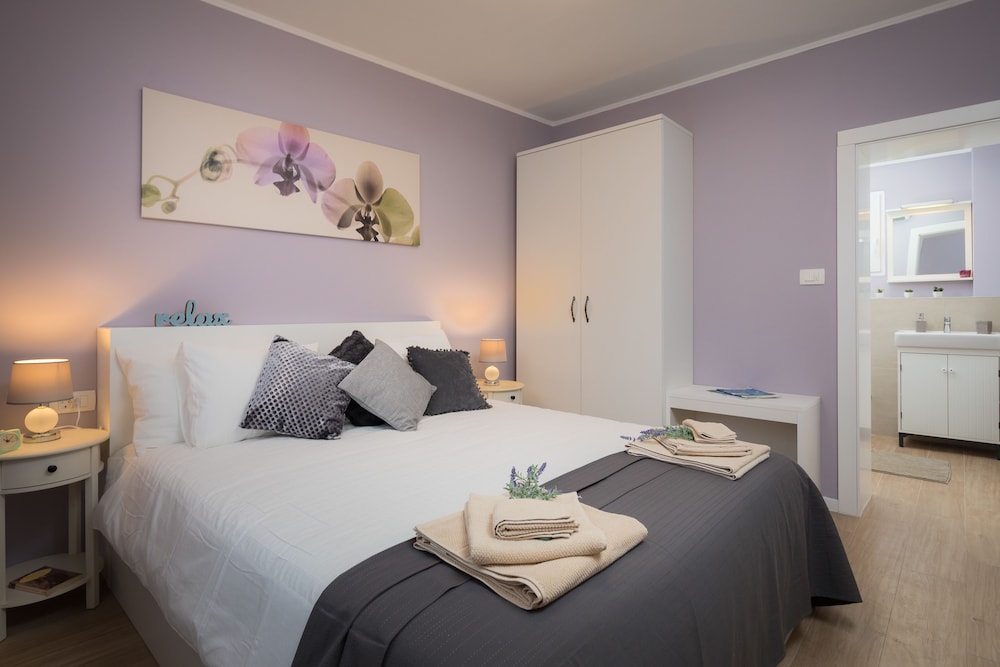 City Apartment, 1 Bedroom, Patio, Ground Floor (Bonaca)