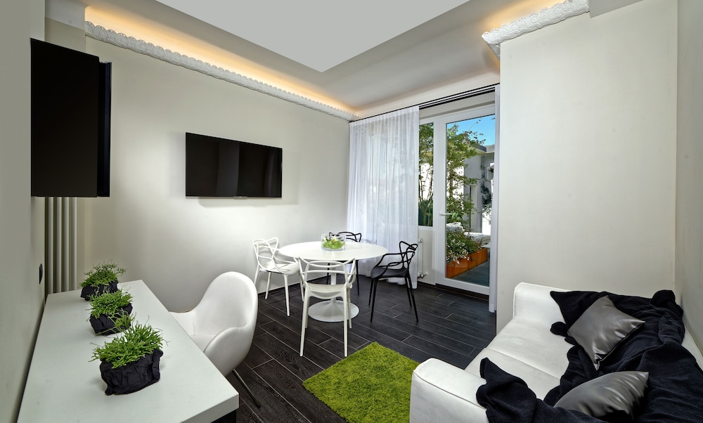 Suite - Photo 3