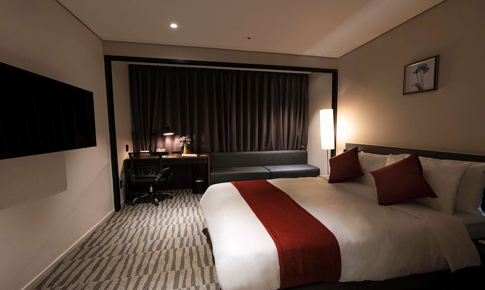 Standard Room, 1 Double Bed, Non Smoking - Photo 1