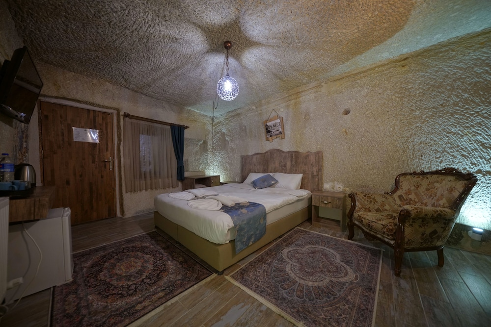 Deluxe Cave Room - Photo 7