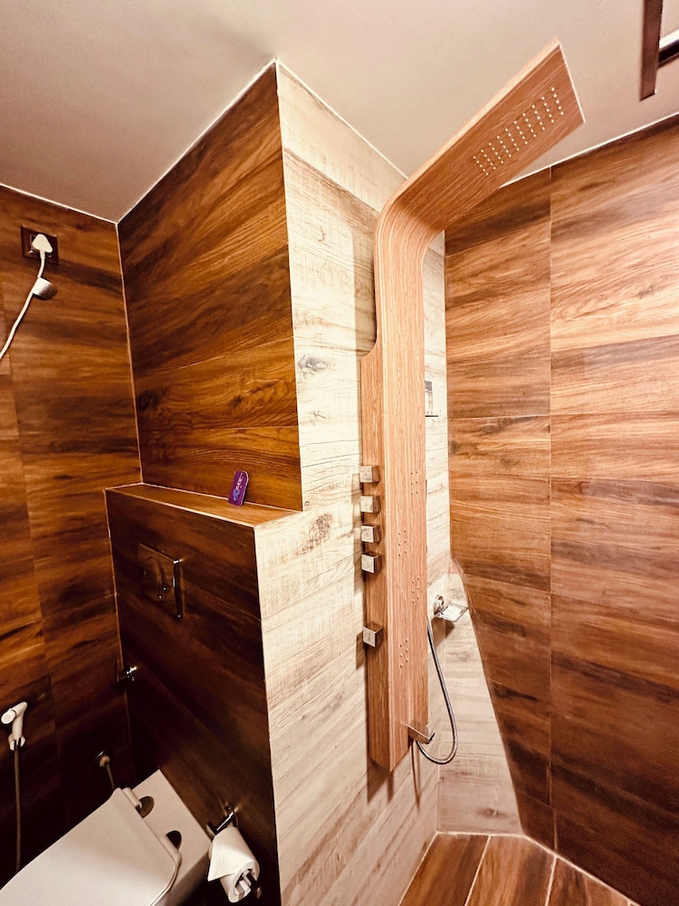 Cedar Ventana photo 3