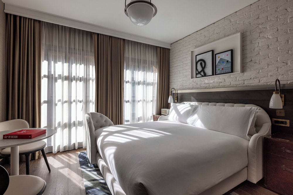 Family Room, Multiple Beds (Chamber)