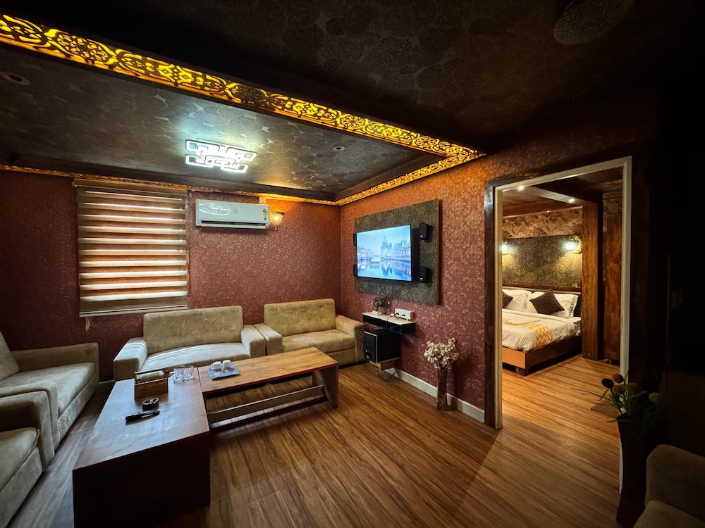 Luxury Suite
