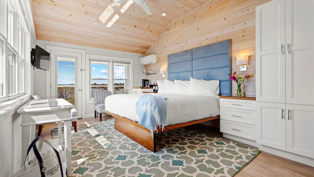 Windward Premium Harbor View King