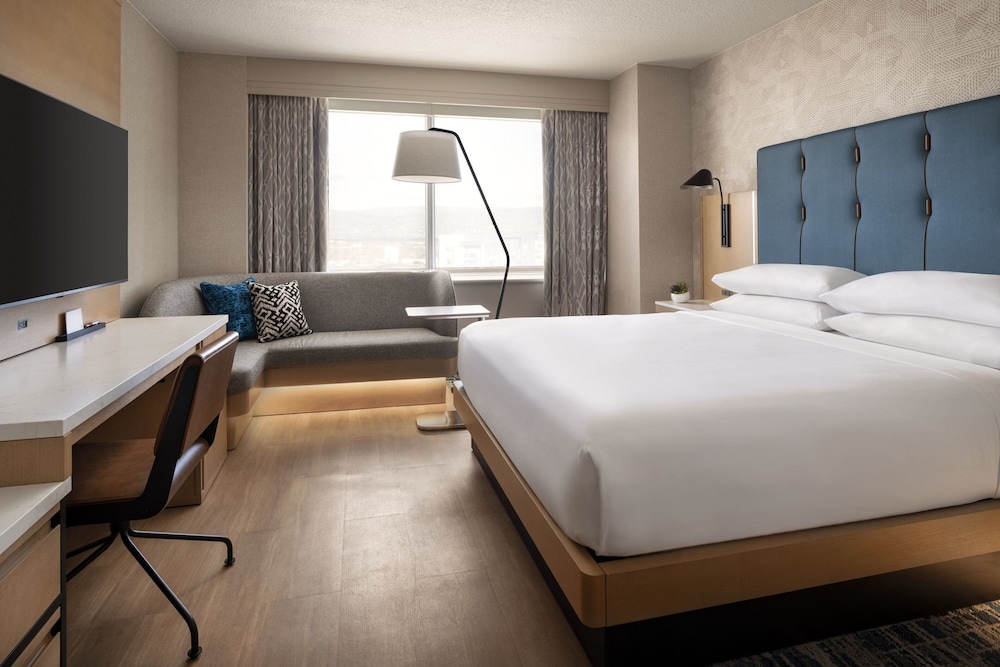 Luxury Room, 1 King Bed (Hearing Accessible) - Photo 1