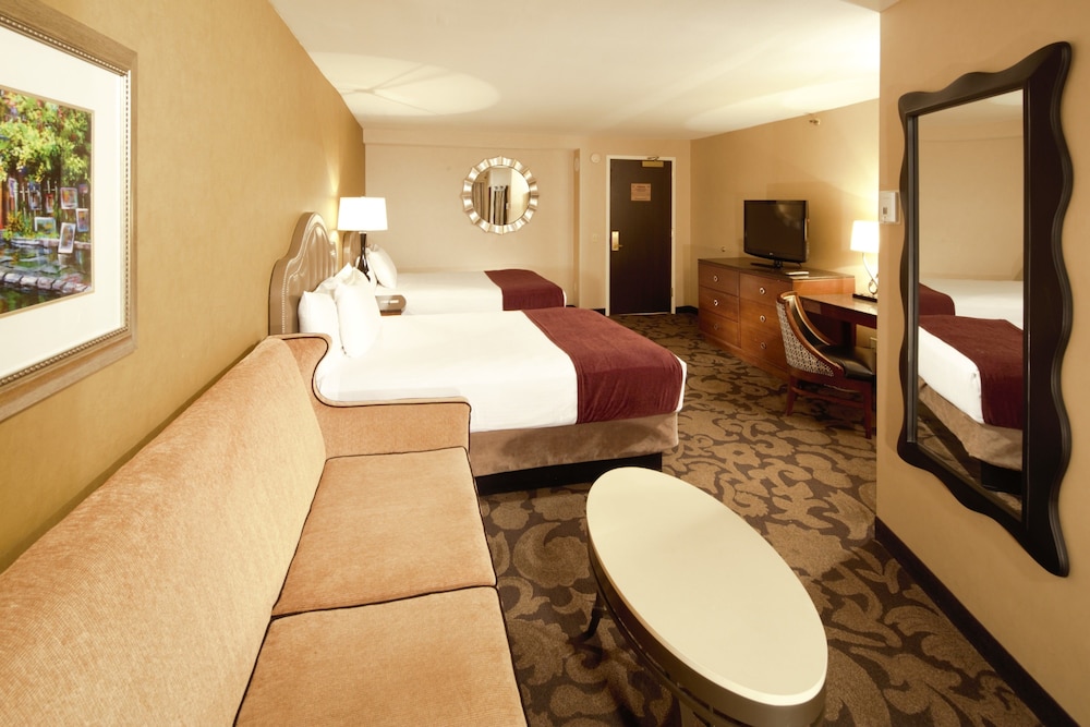 Deluxe Room, 2 Queen Beds, Non Smoking - Photo 3