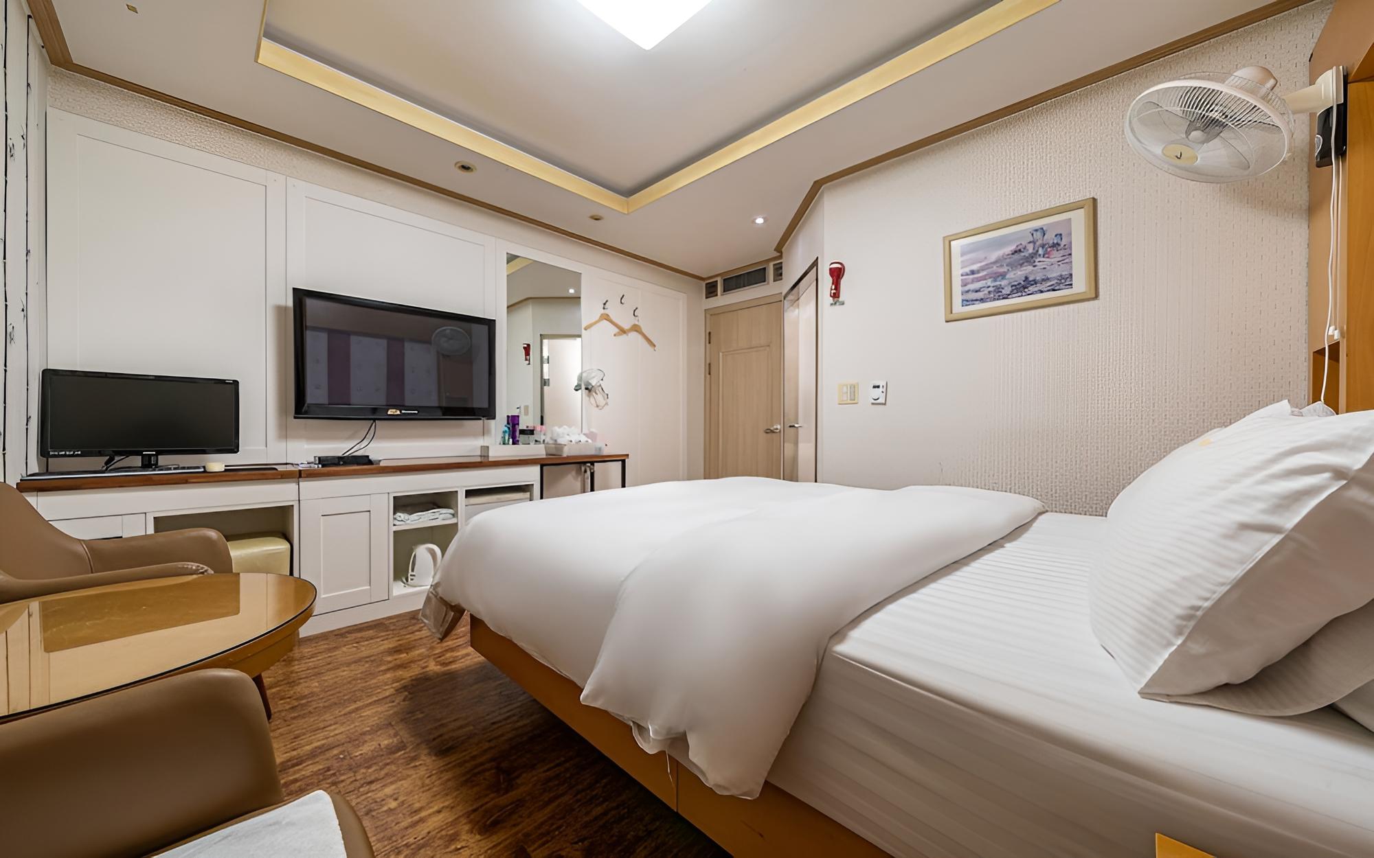 Room (Standard Room B) - Photo 4