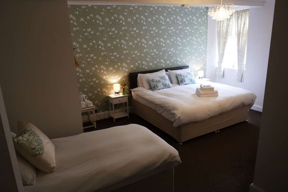 Signature Suite, Ensuite (Linton) photo 1