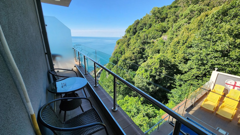 Standard Double Room, 1 Queen Bed, Partial Sea View photo 1