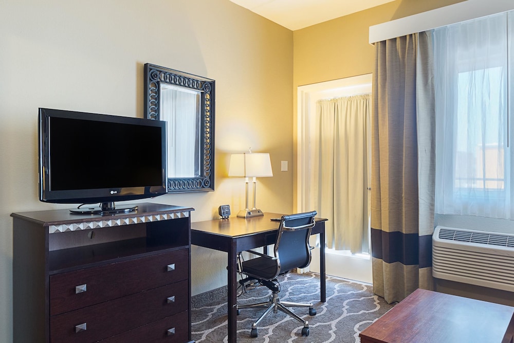 Suite, Multiple Beds, Accessible, Non Smoking photo 3