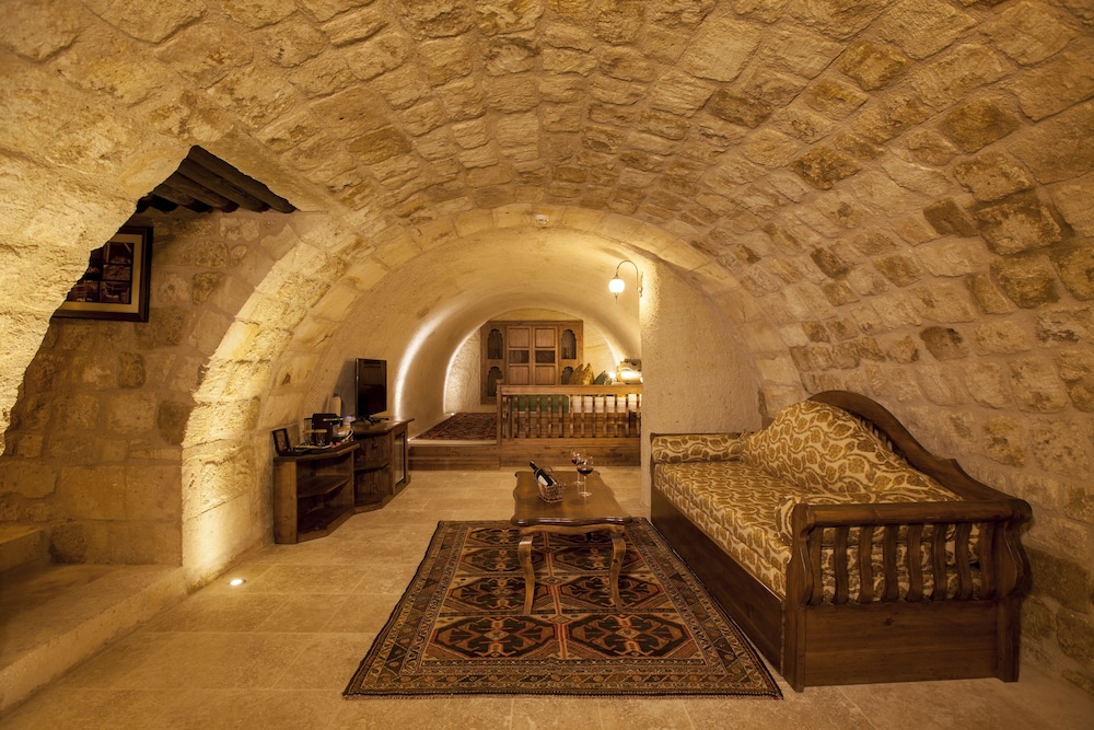 Majestic Cave Suite photo 2