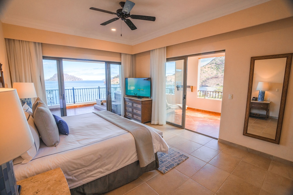 Two Bedroom Penthouse Oceanfront photo 1