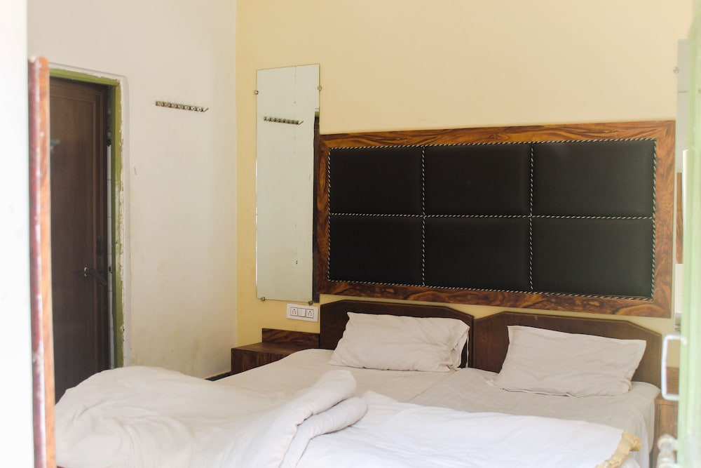 Basic Double Room, 3 Bedrooms photo 3
