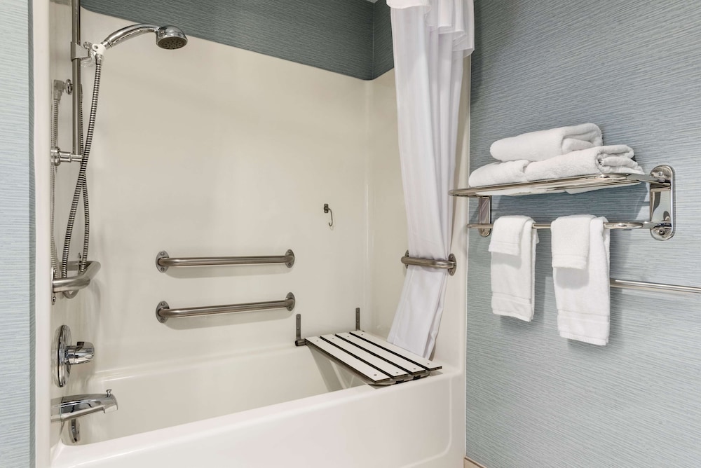 Suite, 1 King Bed, Accessible, Bathtub
