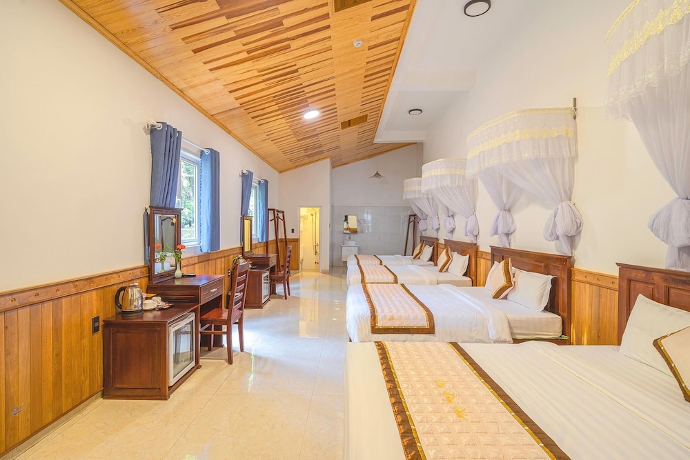 Family Room - Photo 3