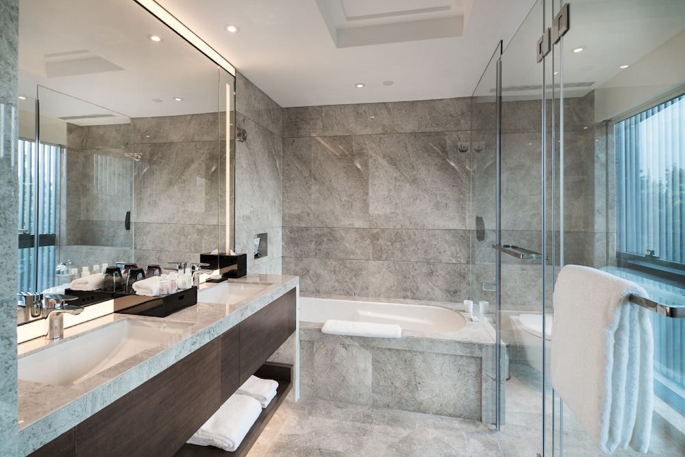 Two Bedroom Executive thumbnail 6