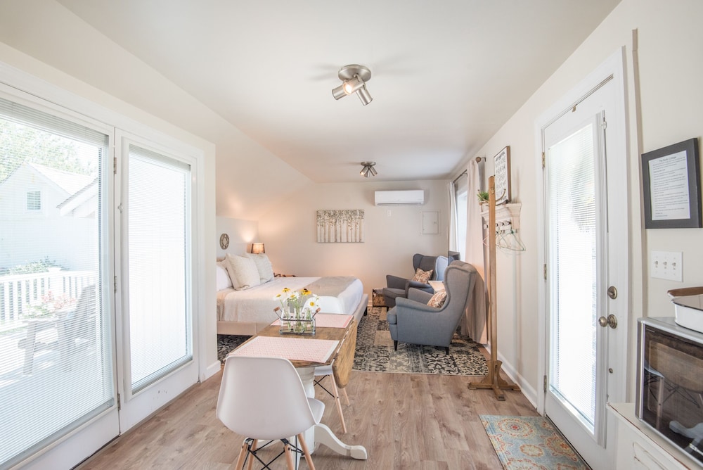 Standard Double Room, Ensuite (Studio Cottage)