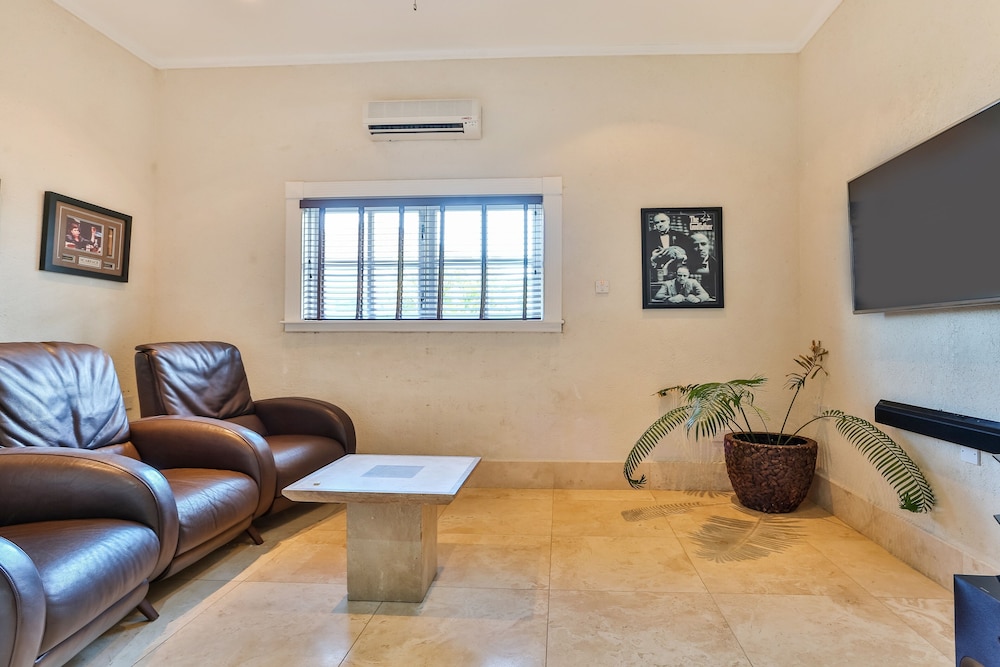 Villa, 4 Bedrooms photo 2