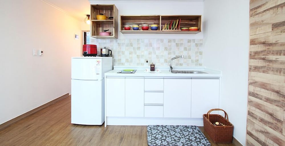 Double Room (Orange Pink Green Blue) photo 3