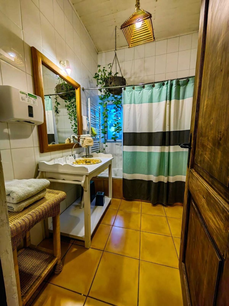 Deluxe Double Room, 1 King Bed, Garden View photo 2