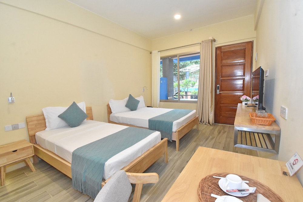 Grand Room, Pool View, Poolside photo 2